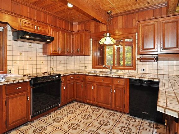 Kitchen with ample cabinets