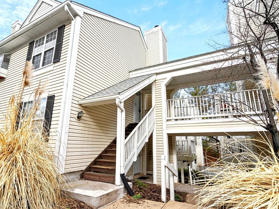 Top floor, private entrance