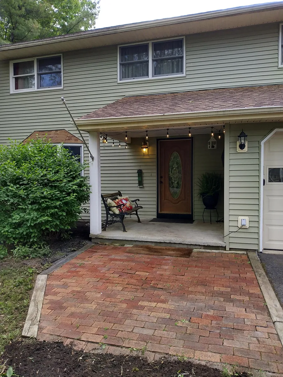 Building Photo - 12 Cedarcrest Dr