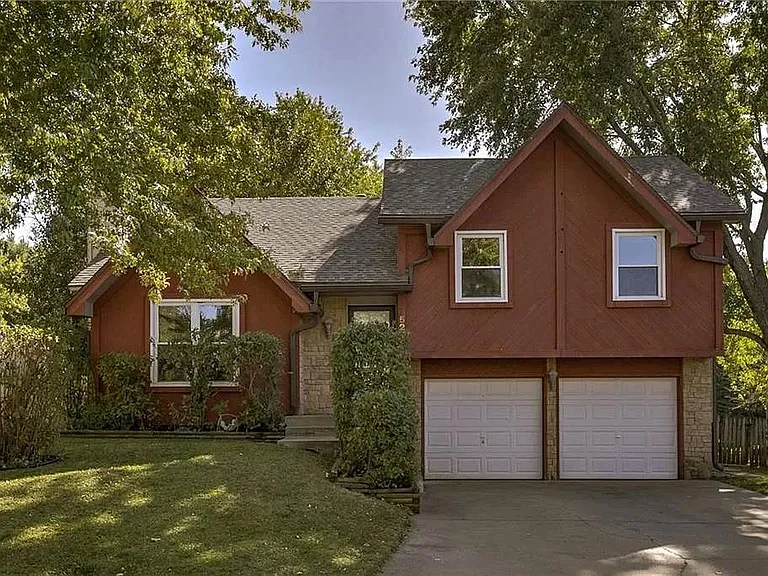 527 N Persimmon Dr — Photo 1