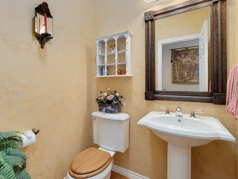 3160 Stevens Cir N — Photo 18