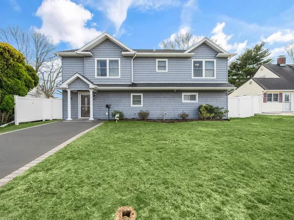 19 Sprucewood Drive, Levittown, NY 11756