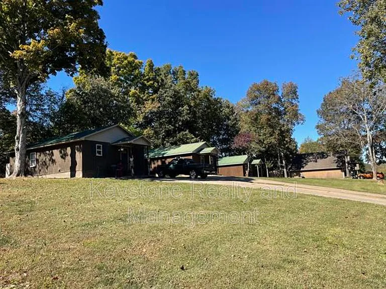 135 General Buckner Dr — Photo 1