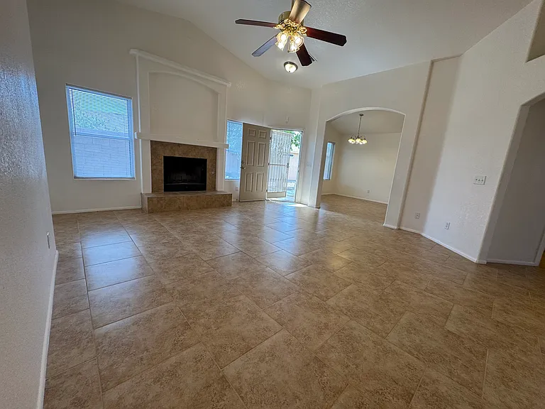 7815 S Wild Primrose Ave — Photo 17