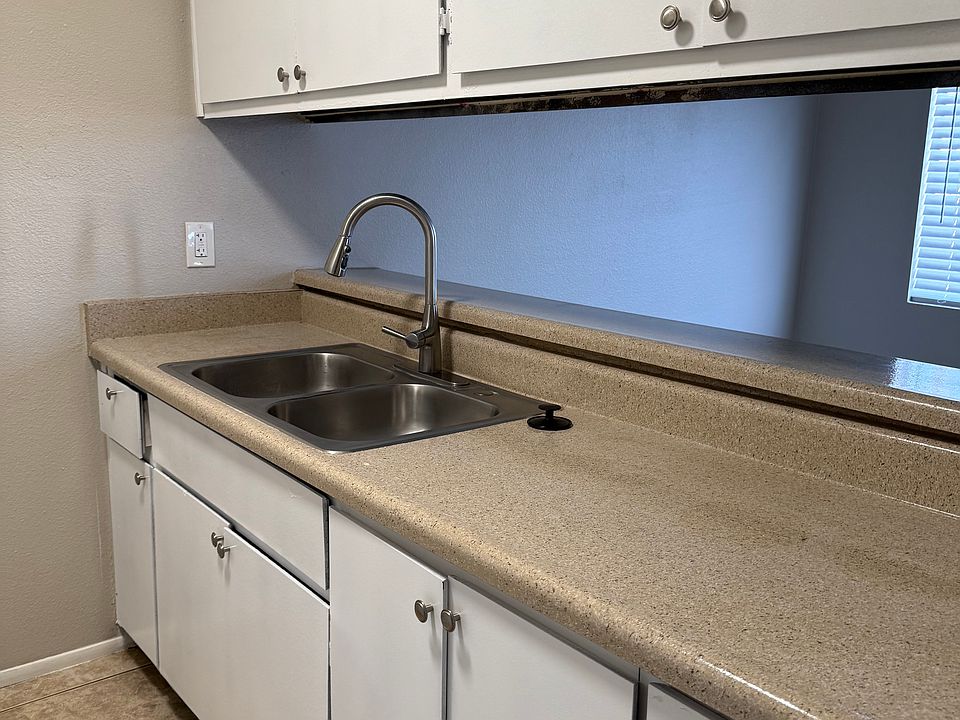 1st image of 1920 N 32nd St #104