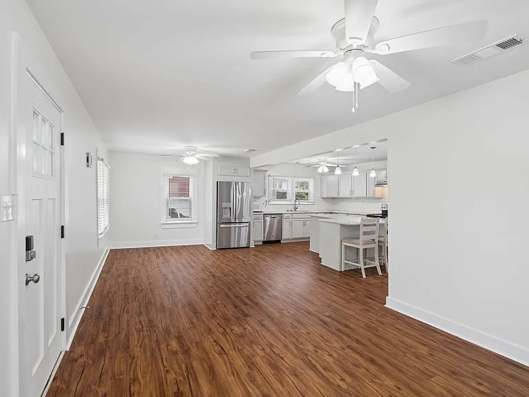 205 Raymond St — Photo 10