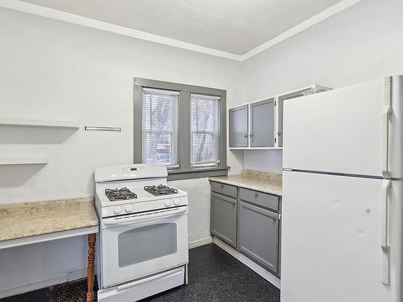 3rd image of 1653-55 N Arlington Pl
