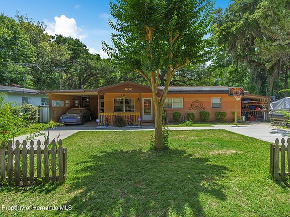 4th image of 902 Whiteway Dr