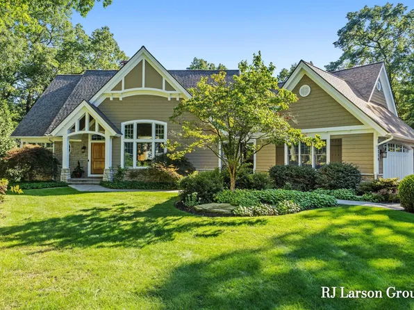 4350 S Oak Pointe Ct NE, Grand Rapids, MI 49525