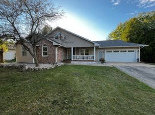 1101 Charlo St, Charlevoix, MI 49720