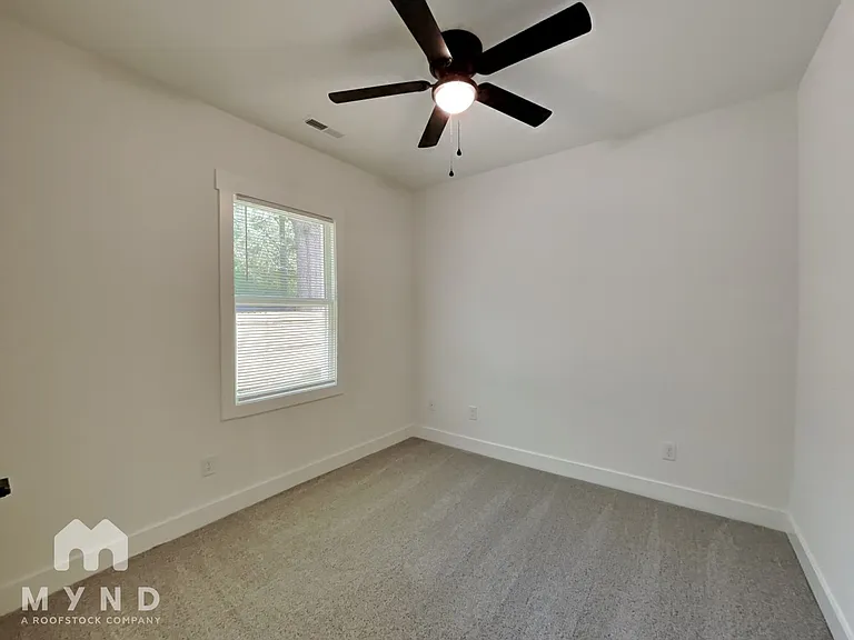 420 E Cedar Ave — Photo 16