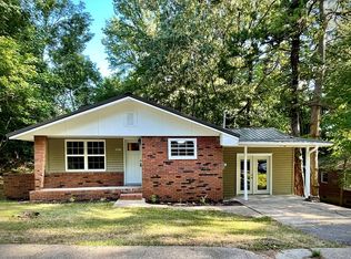 1015 E Blythe St, Paris, TN 38242