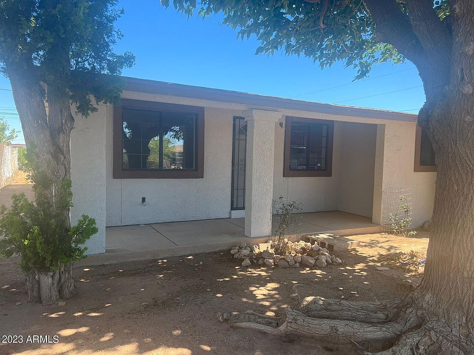 2nd image of 942 E 20TH Street