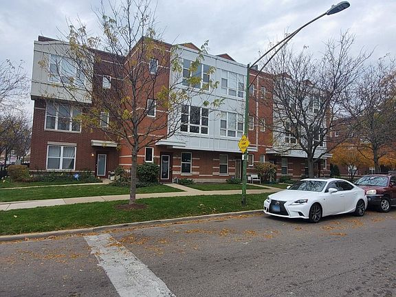 2nd image of 3210 N Kilbourn Ave Unit 4