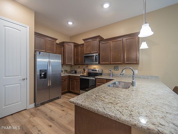 5th image of 4756 N Yale Ave #16