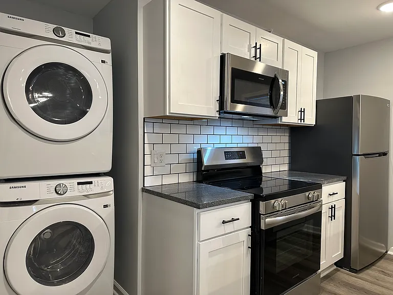 127 Henderson St #2 — Photo 39