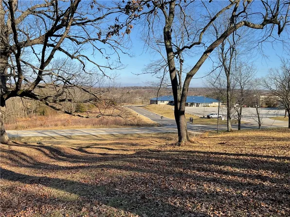 927 N Gaskill St, Huntsville, AR 72740