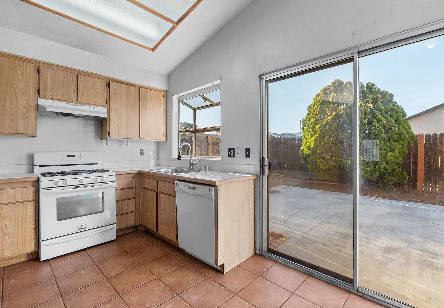 3 bed, 1304 sqft, $2,000 — Photo 3