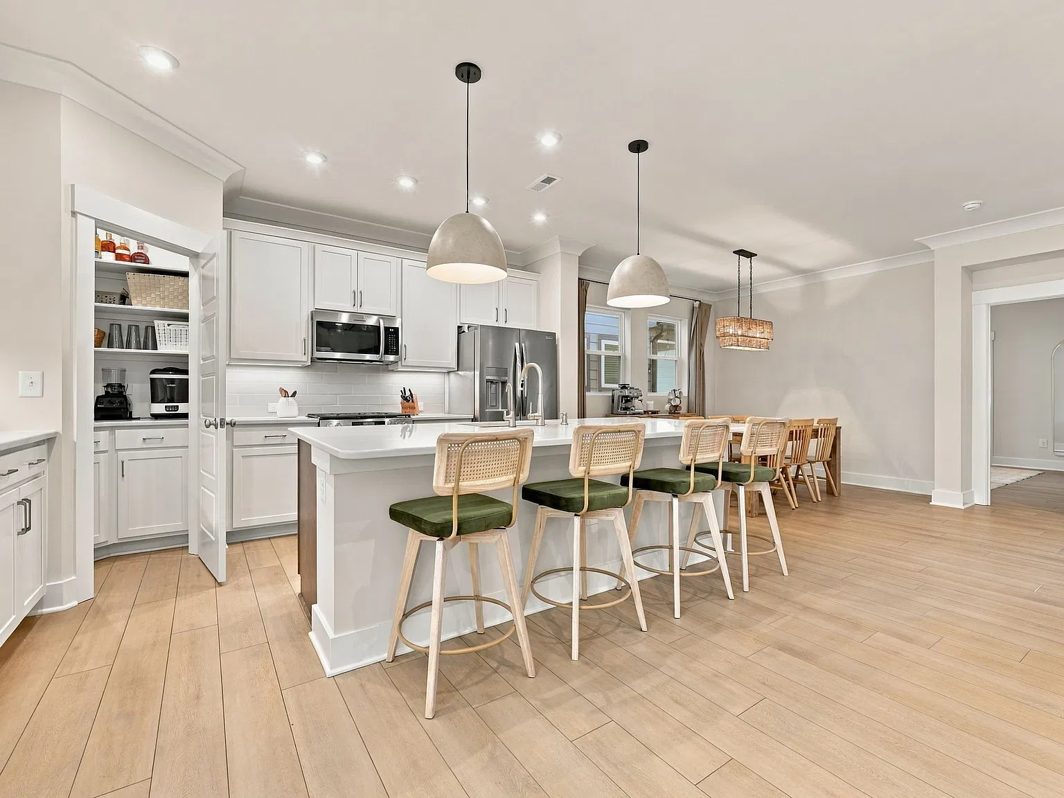 3 bed, 2.5 bath, 2000 sqft, $3,000 — Photo 4