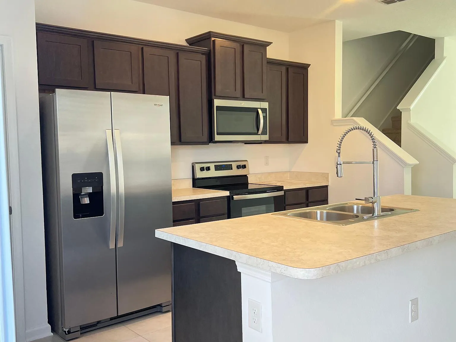 2 bed, 2.5 bath, 1109 sqft, $1,800 — Photo 2