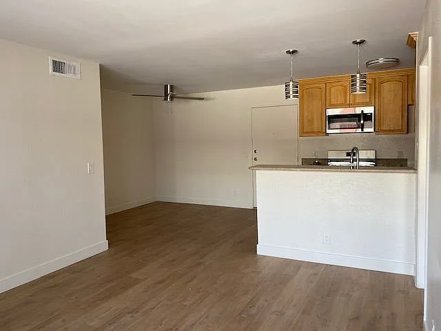 7636 Fulton Ave. — Photo 7