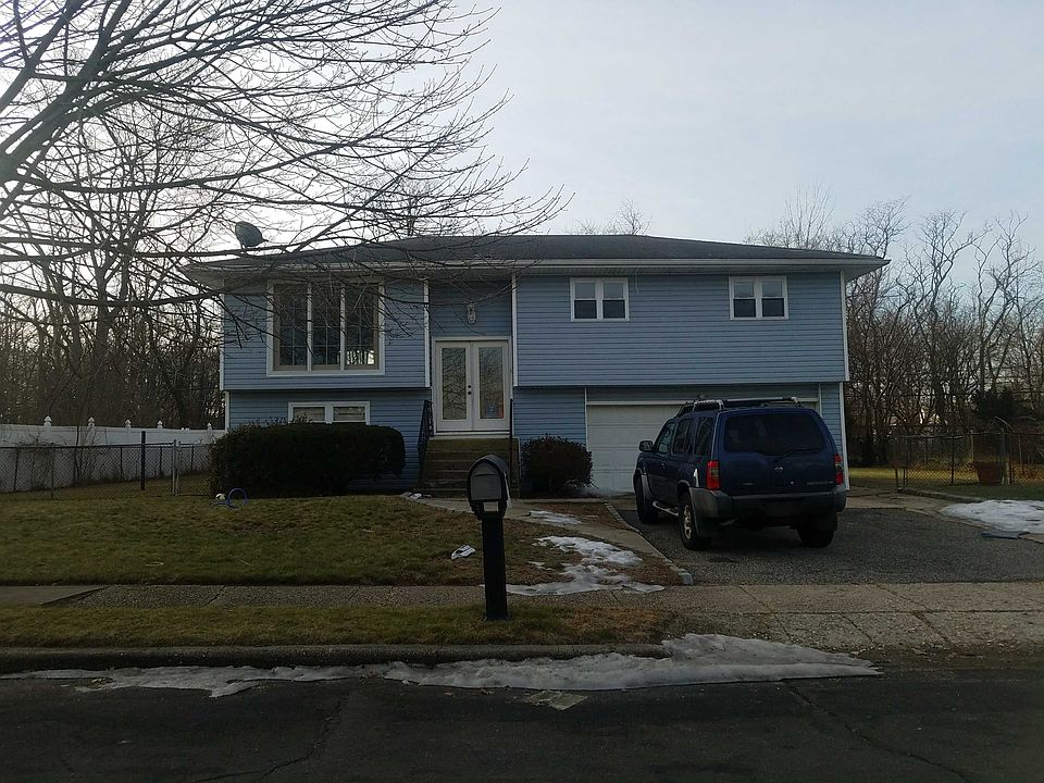 1st image of 8 Russell Ct