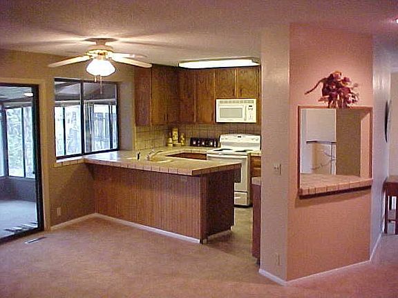Kitchen w/Appliances
