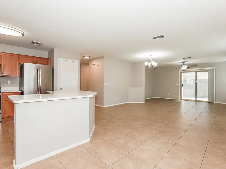 2541 S De Soto Rd — Photo 6