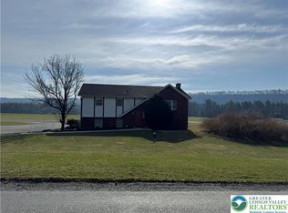 1121 Pohopoco Dr, Lehighton, PA 18235