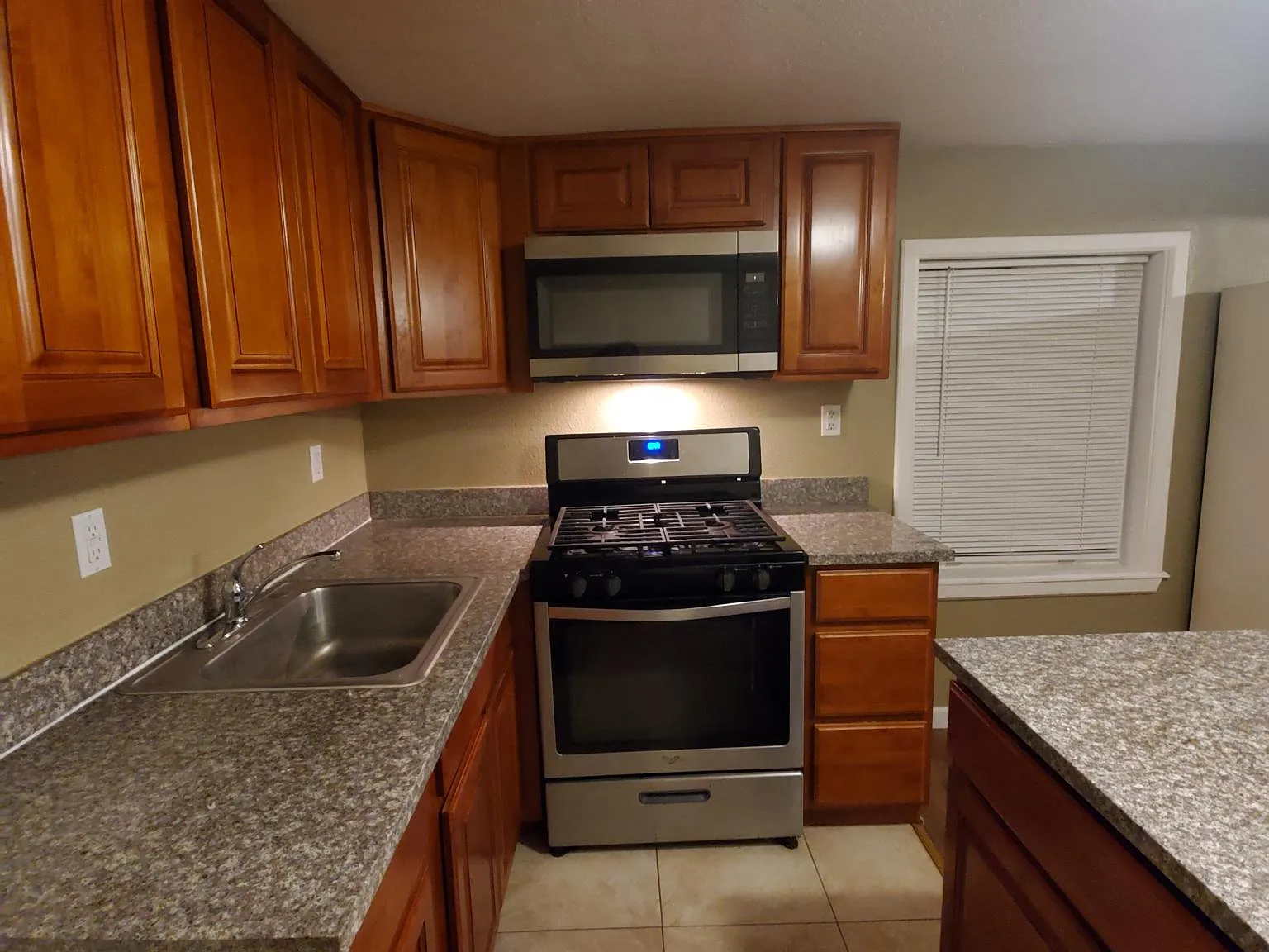 117 Montezuma St — Photo 2