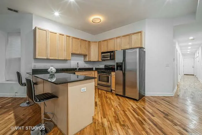 Building Photo - 3550 S King Dr #3