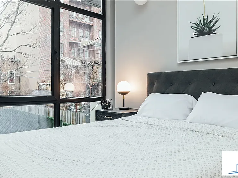 263 Franklin Ave #1A — Photo 2