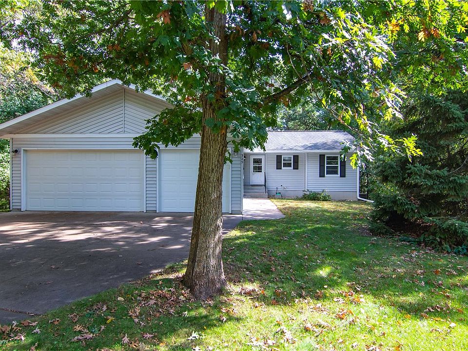 1st image of 325 Paris Place