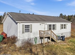 105 Ceramic Dr, Greentown, PA 18426