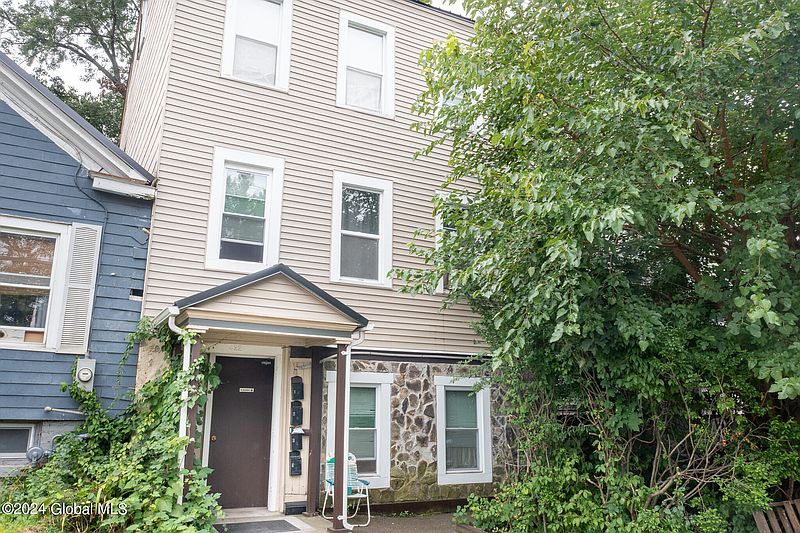 3rd image of 422 East Street