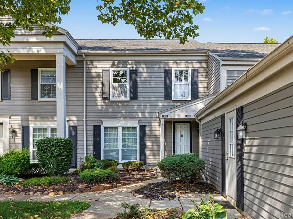 2618 Williamsburg Cir, Auburn Hills, MI 48326