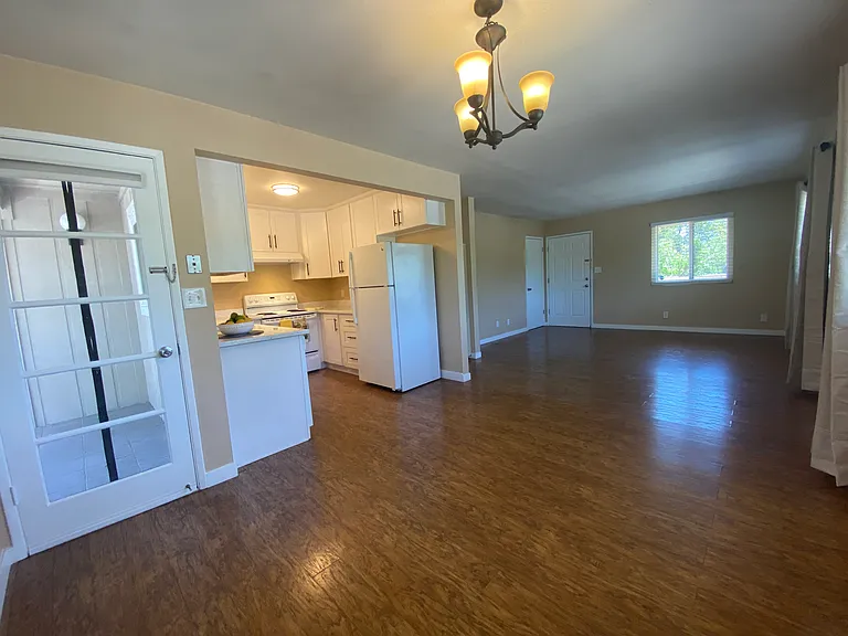 2413 Clay St — Photo 9