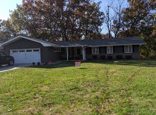 2104 Dekalb Pl, Charleston, IL 61920