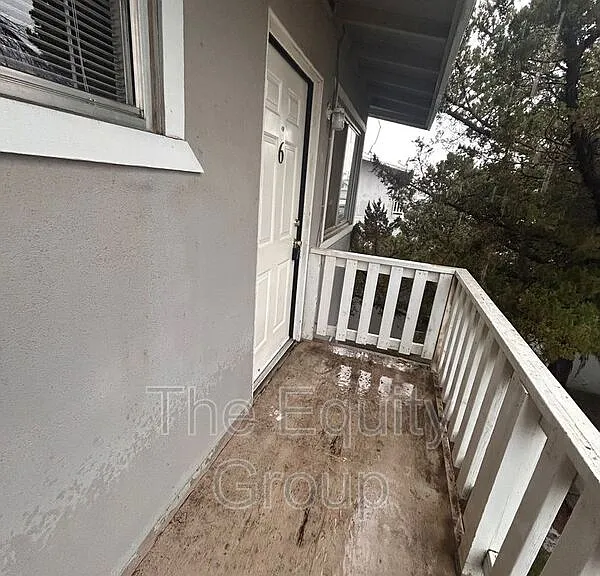 331 E Elm St #6 — Photo 2