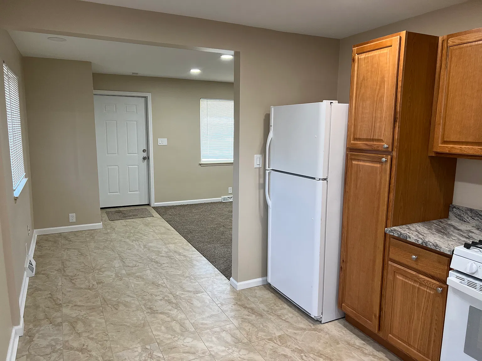3 bed, 1100 sqft, $1,500 — Photo 2
