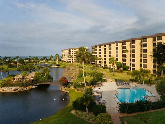 LANAI VIEW OF BEACH & GROUNDS