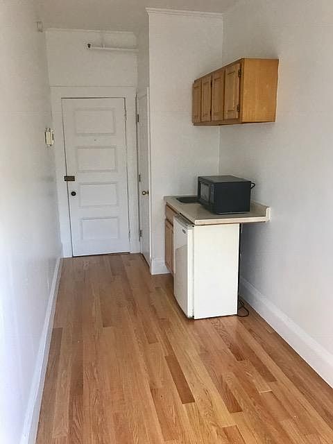 2nd image of 1061 Beacon St #12A