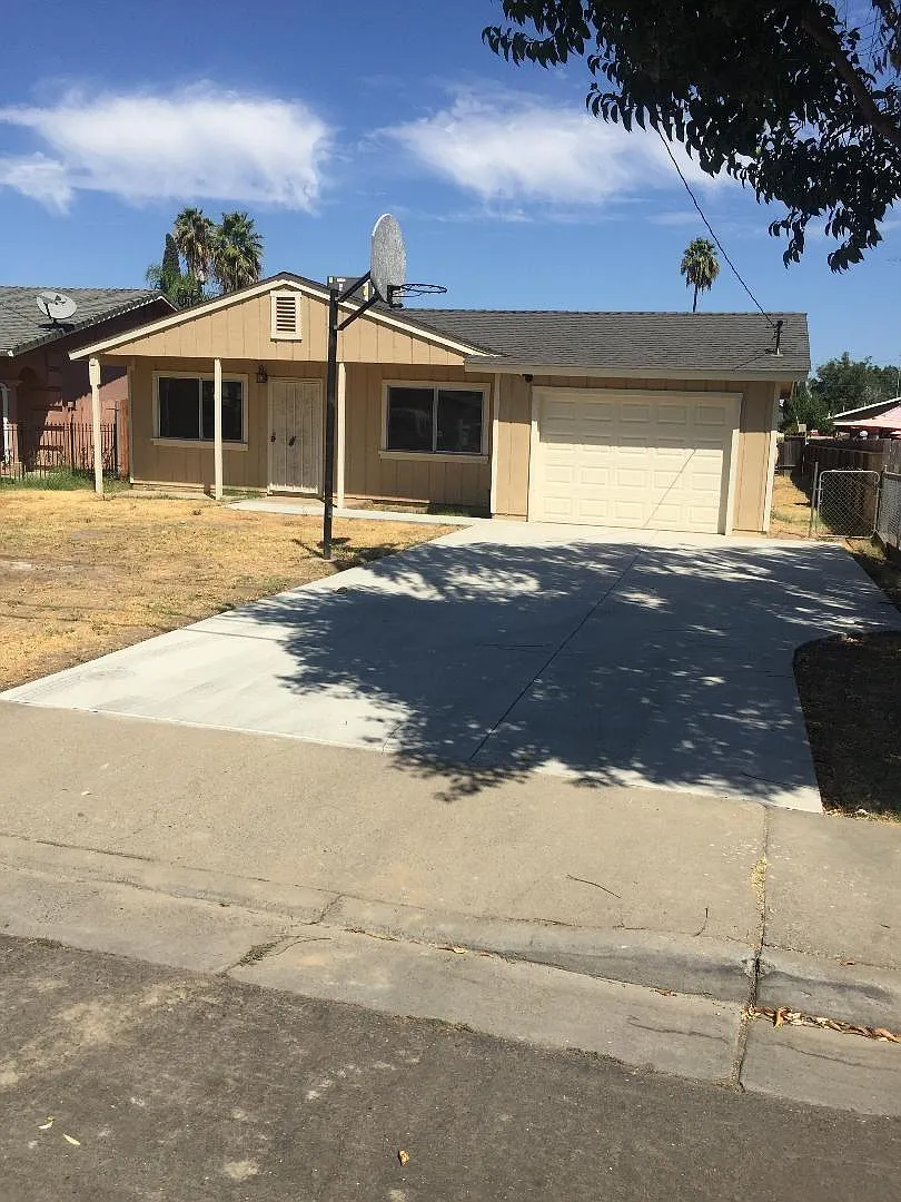 3743 Dakota Ave photo 1