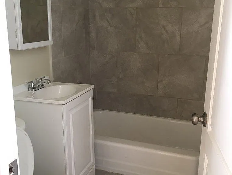 1973 N 18th Ave #6 — Photo 2