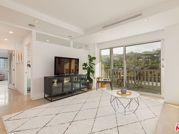 3rd image of 999 N Doheny Dr APT 903