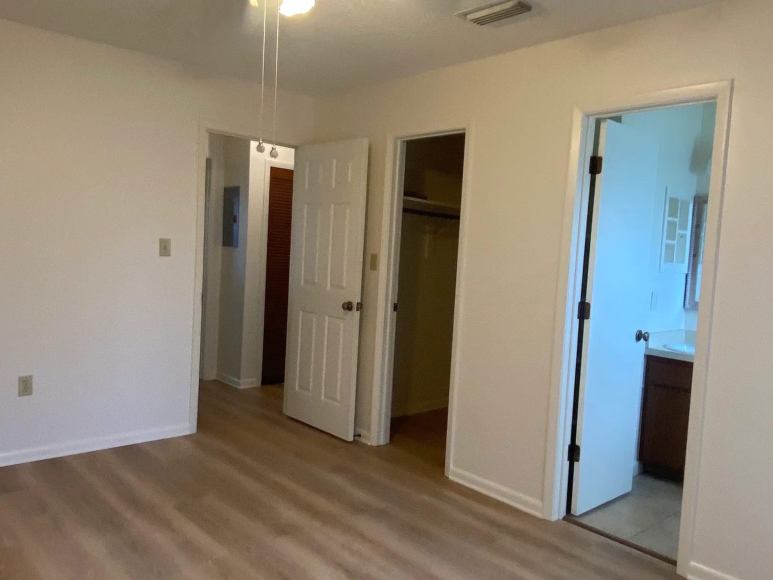 2 bed, 900 sqft, $1,600 — Photo 4