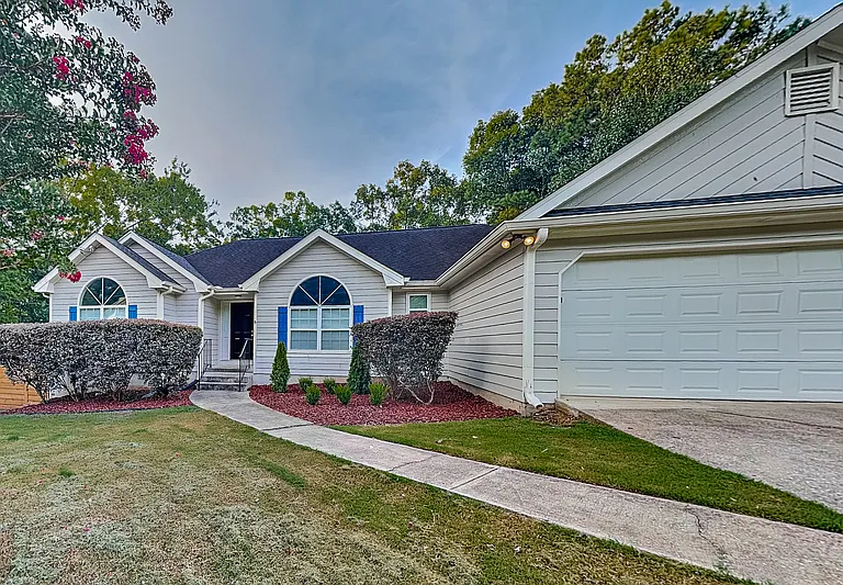 985 Crystal Water Dr — Photo 1