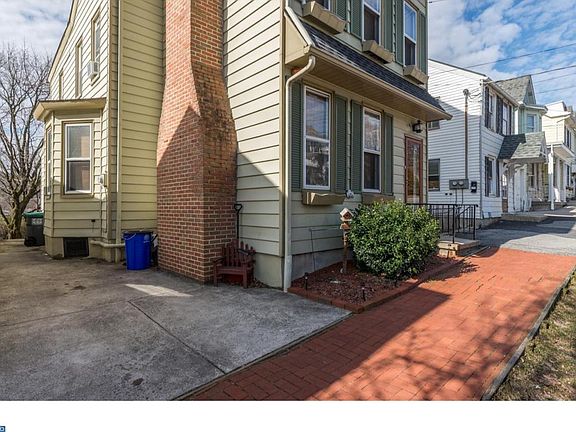 3rd image of 322 Saint John St