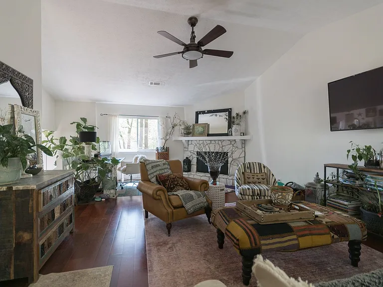 420 Sheringham Ct — Photo 2