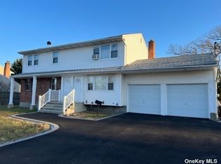 6 Roland Dr #A, West Babylon, NY 11704